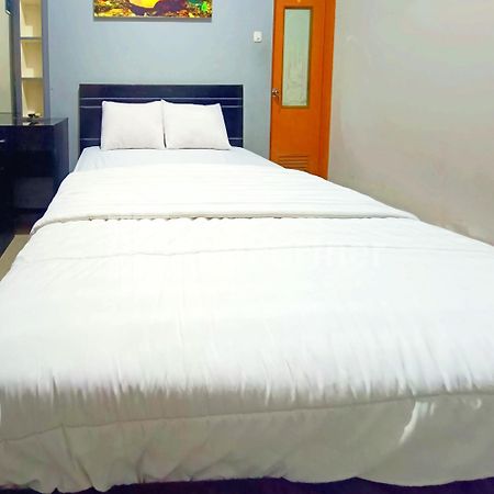 D'Waru Homestay Syariah Near Jl Slamet Riyadi Mitra Reddoorz Surakarta (Solo) Exterior foto