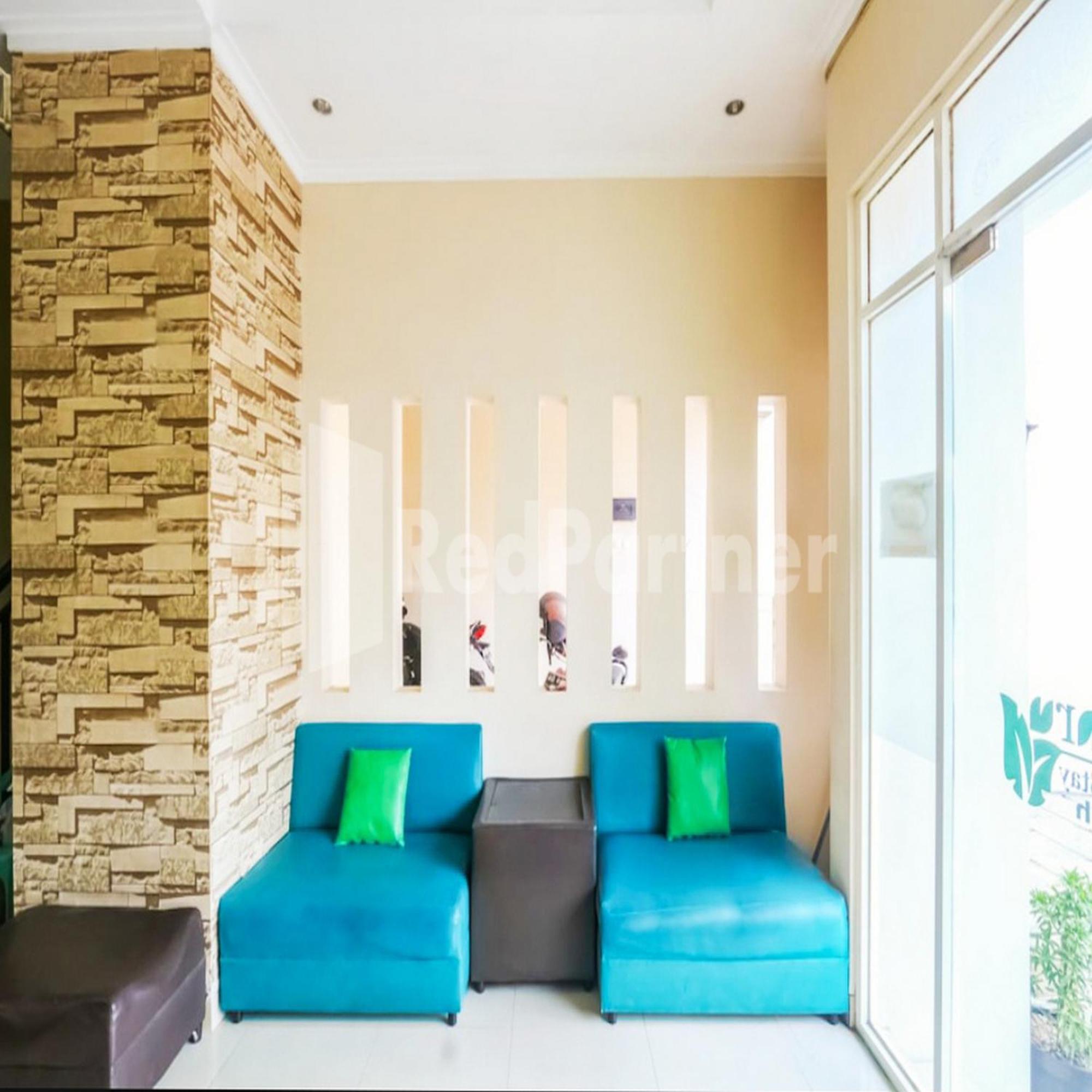 D'Waru Homestay Syariah Near Jl Slamet Riyadi Mitra Reddoorz Surakarta (Solo) Exterior foto