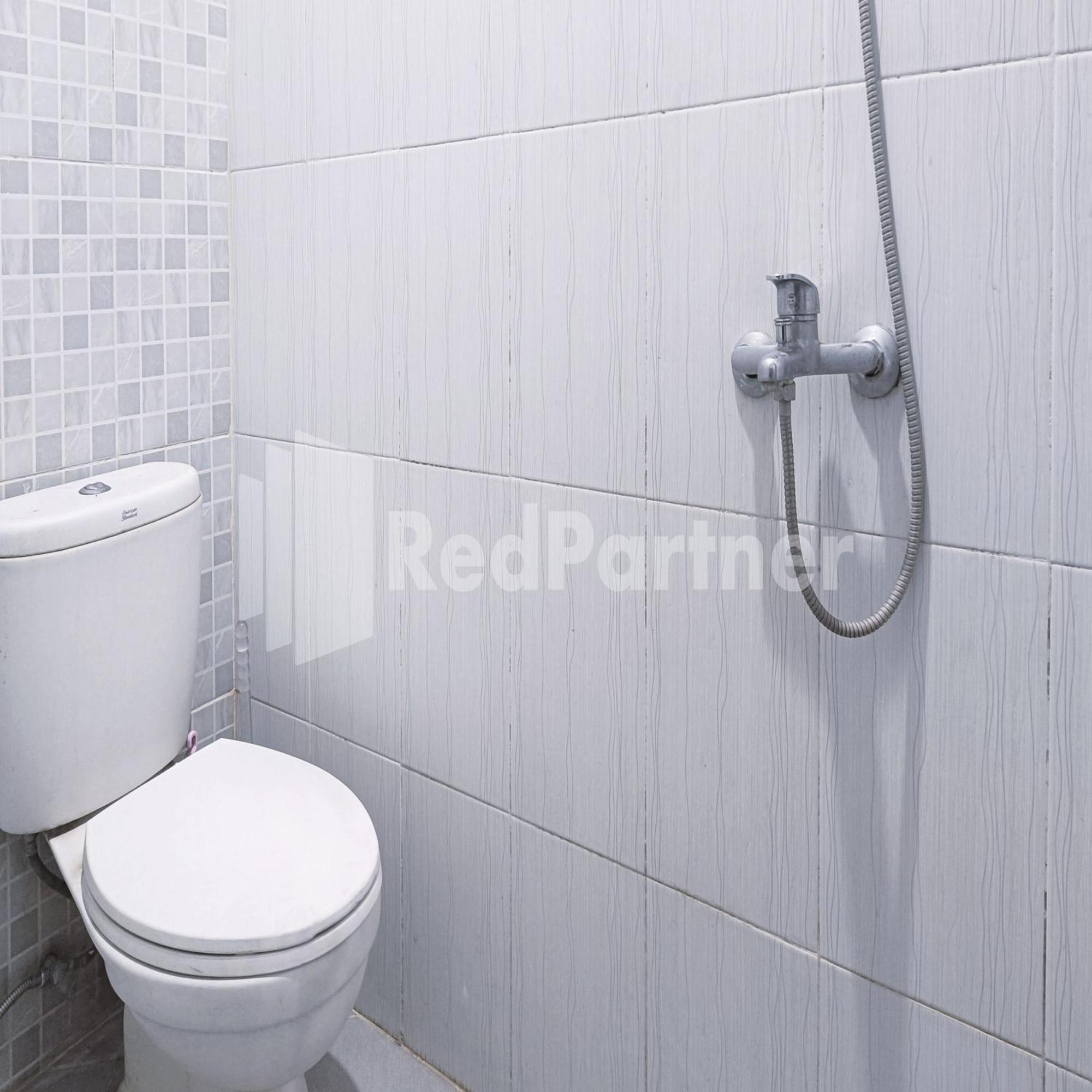 D'Waru Homestay Syariah Near Jl Slamet Riyadi Mitra Reddoorz Surakarta (Solo) Exterior foto
