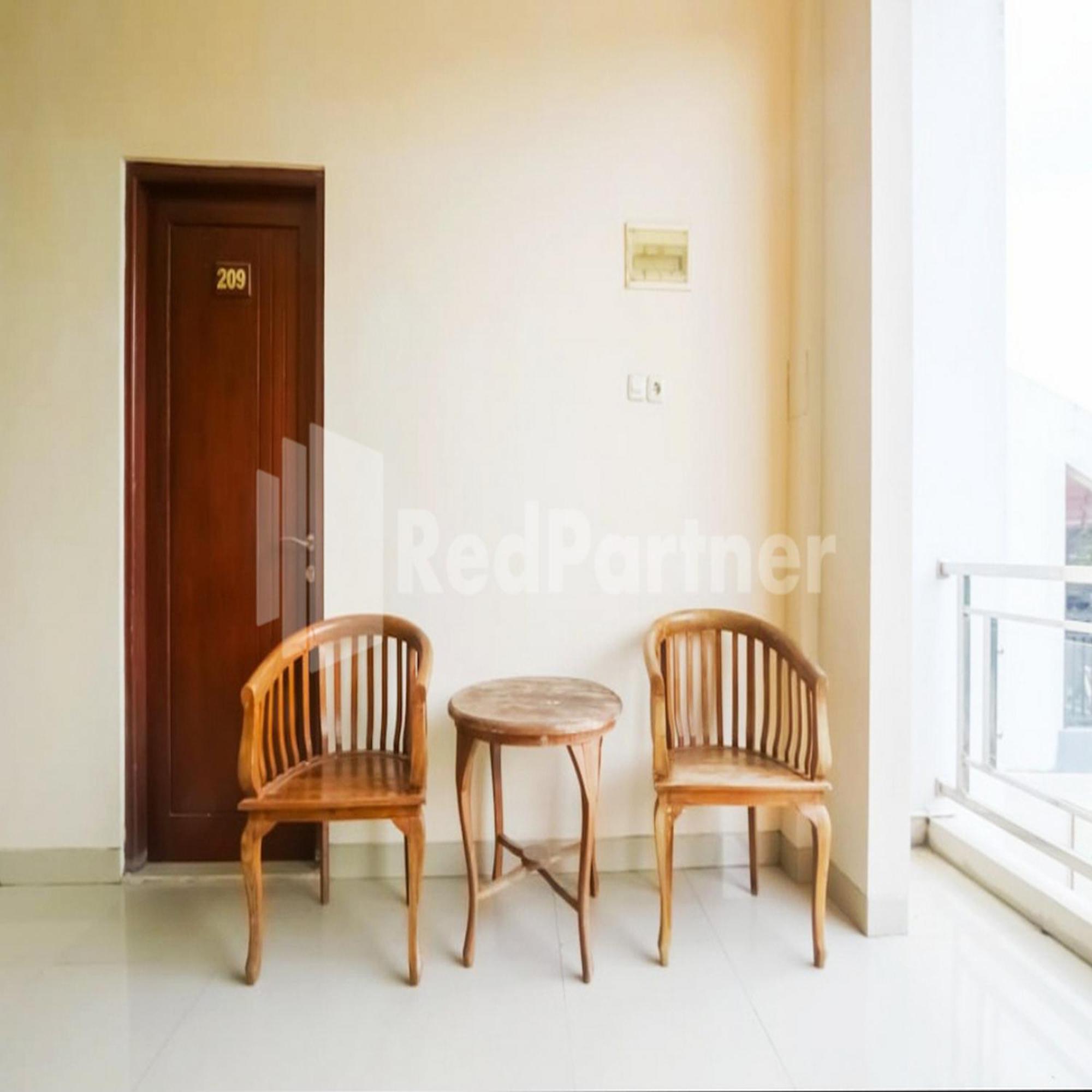 D'Waru Homestay Syariah Near Jl Slamet Riyadi Mitra Reddoorz Surakarta (Solo) Exterior foto