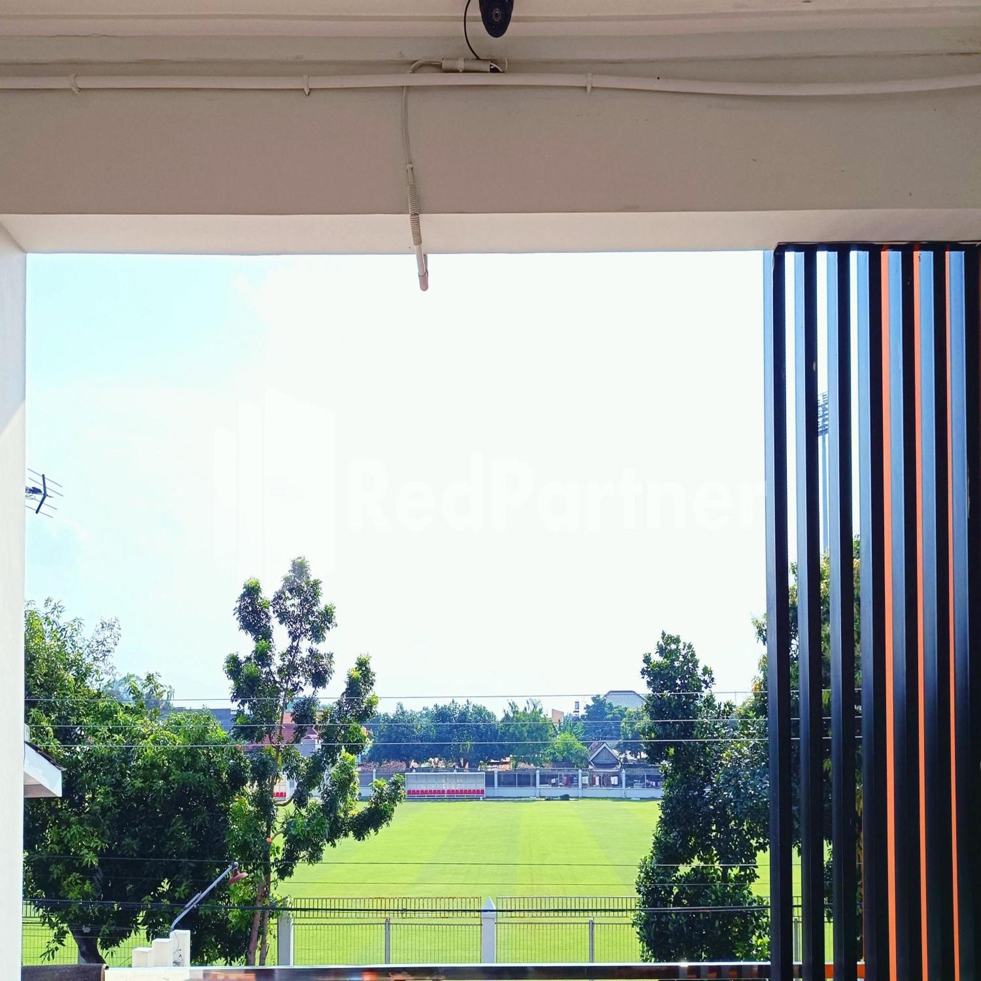 D'Waru Homestay Syariah Near Jl Slamet Riyadi Mitra Reddoorz Surakarta (Solo) Exterior foto