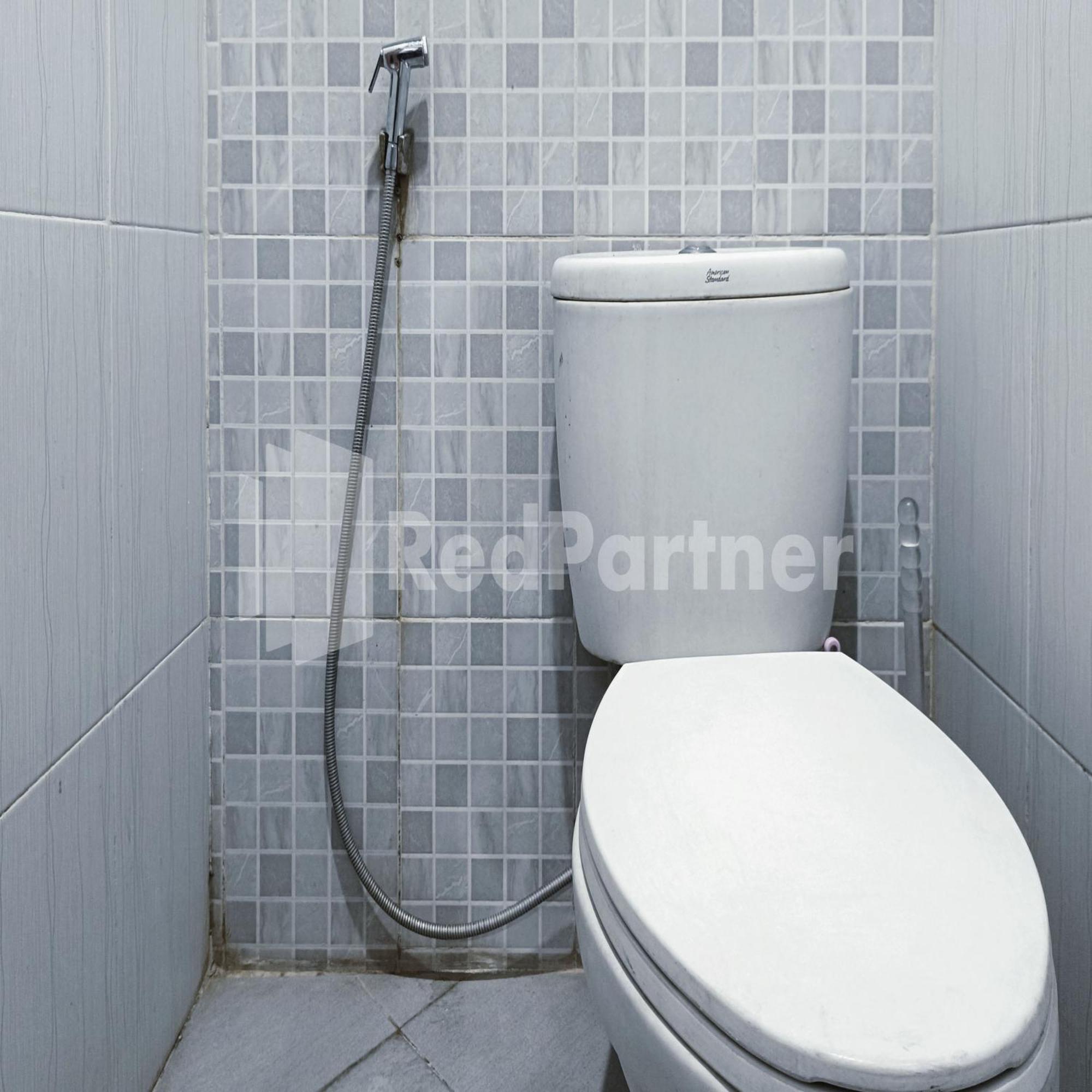 D'Waru Homestay Syariah Near Jl Slamet Riyadi Mitra Reddoorz Surakarta (Solo) Exterior foto