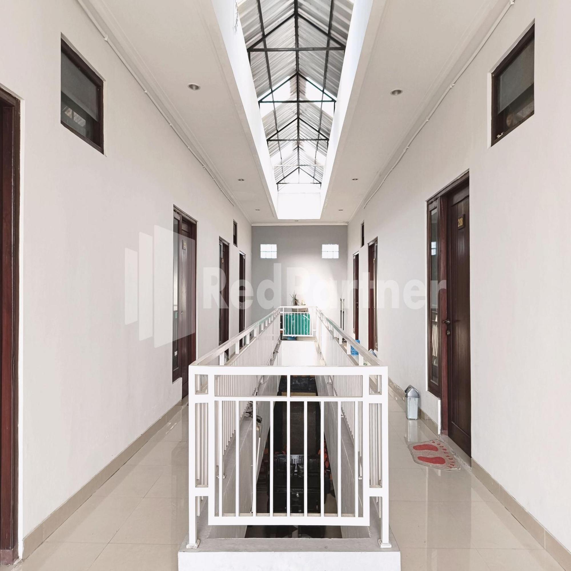 D'Waru Homestay Syariah Near Jl Slamet Riyadi Mitra Reddoorz Surakarta (Solo) Exterior foto